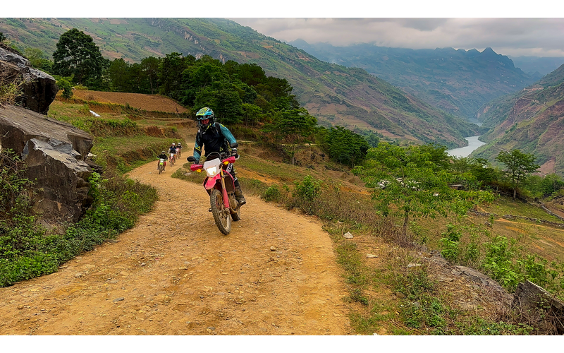 vietnam motorbike tour hanoi - saigon motorcycle tours